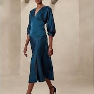 Banana Republic blue satin set (NWT) - size 8